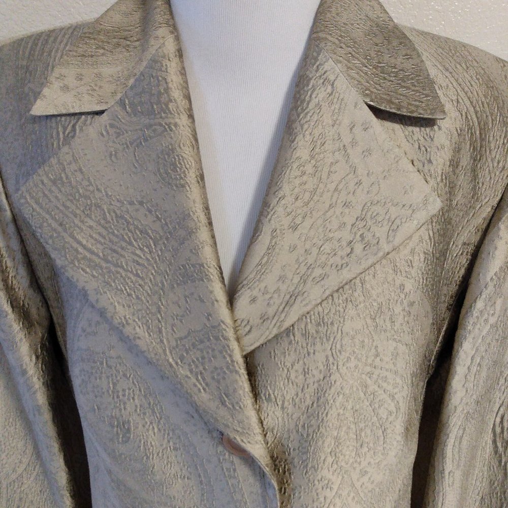Ellen Tracy Luxurious Silk Gold Textured Jacket